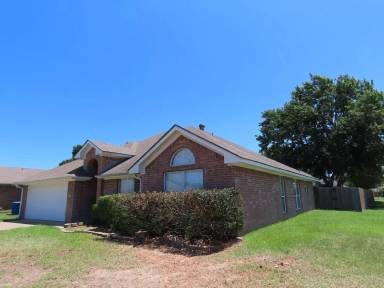 Main picture of 202 Ash Dr