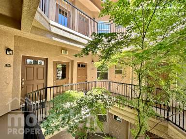 Main picture of 400 Moon Cir