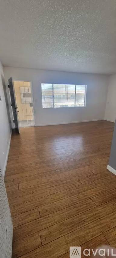 Main picture of 4370 W 141st St