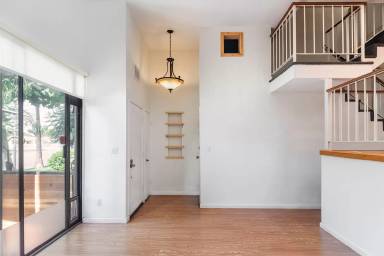 Main picture of 19355 Sherman Way