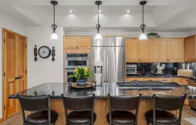 Main picture of 875 Lake Country Dr