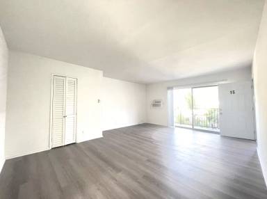 Main picture of 10250 Camarillo St