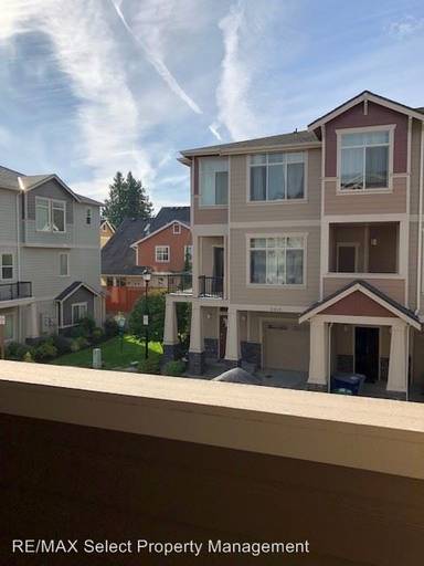 Main picture of 3910 NE 3rd Pl