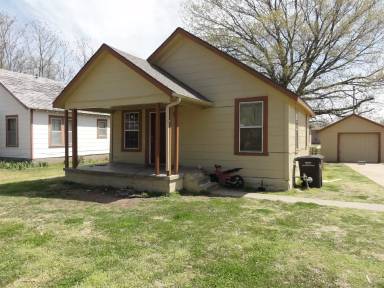 Main picture of 1416 S Maple Ave