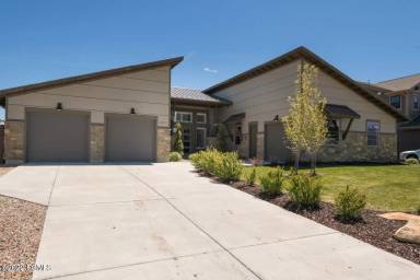 Main picture of 6860 N Greenfield Dr
