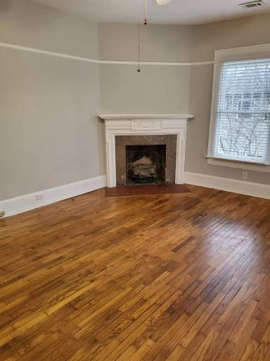 Main picture of 2035 Oakview Rd SE