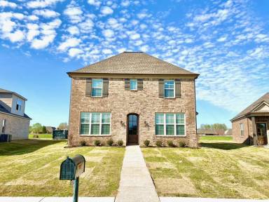 Main picture of 340 Azalea Dr