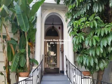 Main picture of 335 S Berendo St