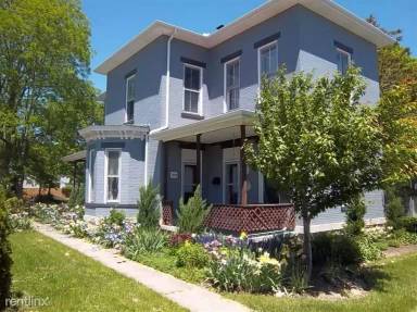 Main picture of 204 E Market St