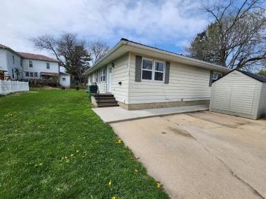 Main picture of 107 8th Ave NE