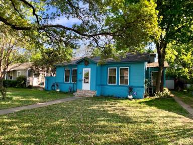 Main picture of 905 E 54th St