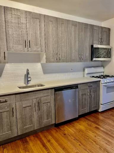 Main picture of 5031 N Harding Ave