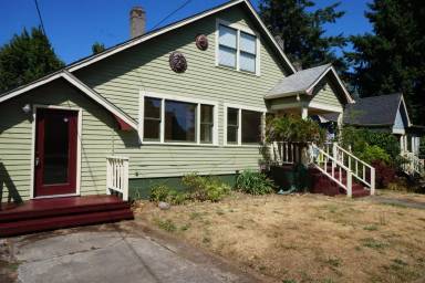 Main picture of 3235 NE 51st Ave