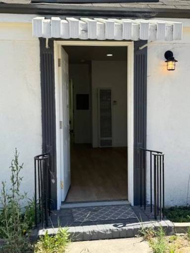 Main picture of 620 W 6th St