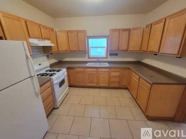 Main picture of 102 Goddard Pl