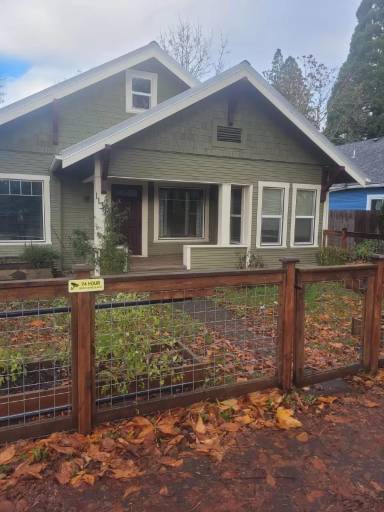 Main picture of 1131 W 8th Ave