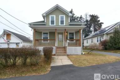 Main picture of 15 Dell Ave