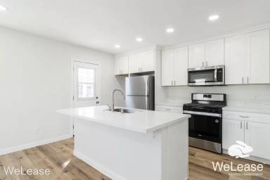 Main picture of 305 Holly St