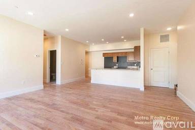 Main picture of 5165 Washington St
