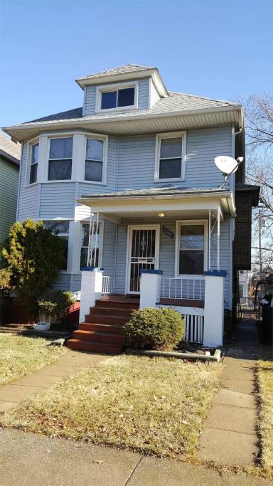 Main picture of 5944 Iroquois St