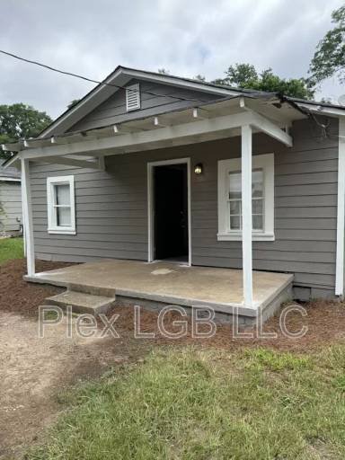 Main picture of 106 Oak Ln