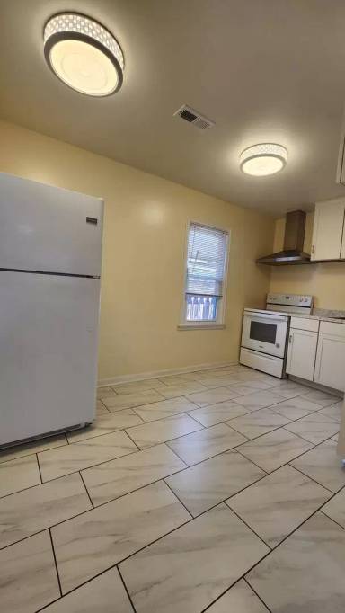 Main picture of 2630 N 70th St