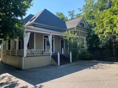 Main picture of 251 S Auburn St