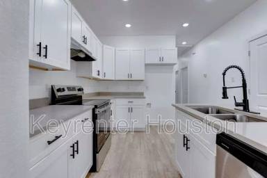 Main picture of 5121 Southwind St