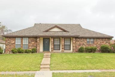 Main picture of 1013 Simon Dr