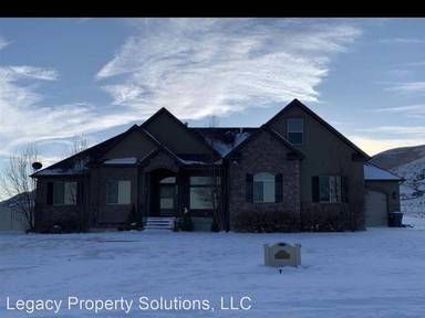 Main picture of 40 Moses Dr