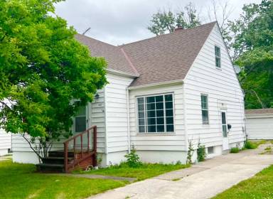 Main picture of 447 E 275th St