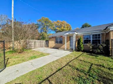Main picture of 3393 Whiting Ave