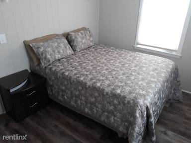 Main picture of 8226 Lake Shore Blvd