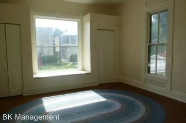Main picture of 212 W Wabash Ave