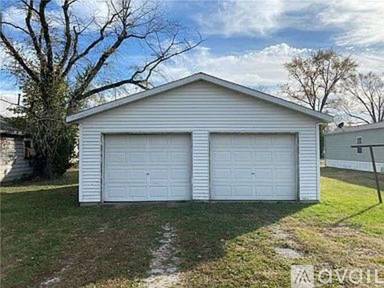 Main picture of 306 W 5th St