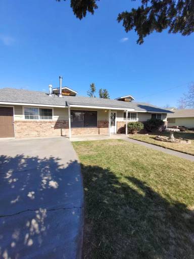 Main picture of 1011 S Evergreen Dr