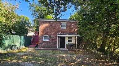 Main picture of 2325A Laurie St
