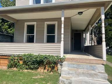 Main picture of 726 Broadway St