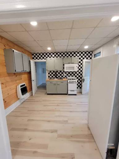 Main picture of 2418 State St