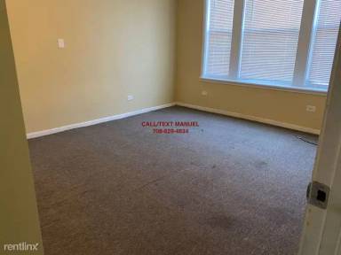 Main picture of 4620 S Lake Park Ave