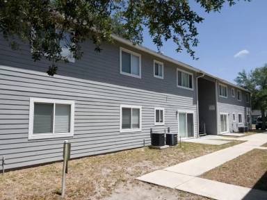 Main picture of 100 E Rhodes Dr