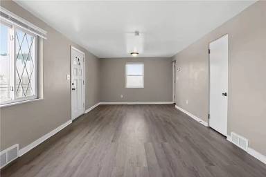Main picture of 8030 Lincoln Rd