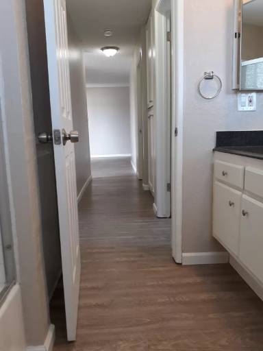 Main picture of 322 W 9th St