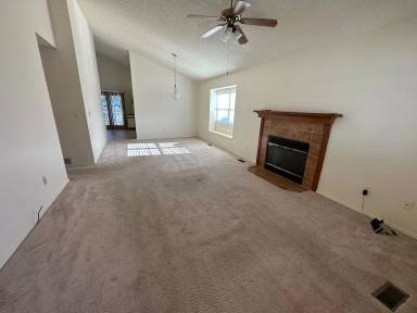 Main picture of 8285 Telegraph Dr