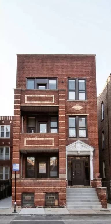 Main picture of 2540 W Augusta Blvd