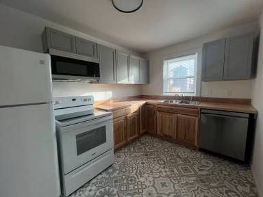 Main picture of 211 E 4th St