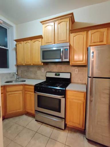 Main picture of 670 Greene Ave