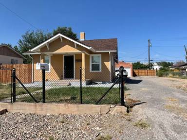 Main picture of 1923 Van Buren St