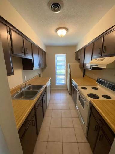 Main picture of 530 Deerwood St