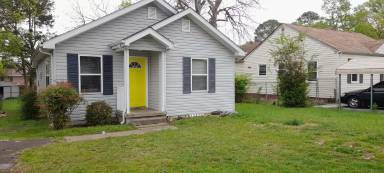 Main picture of 5011 Carolyn Ln
